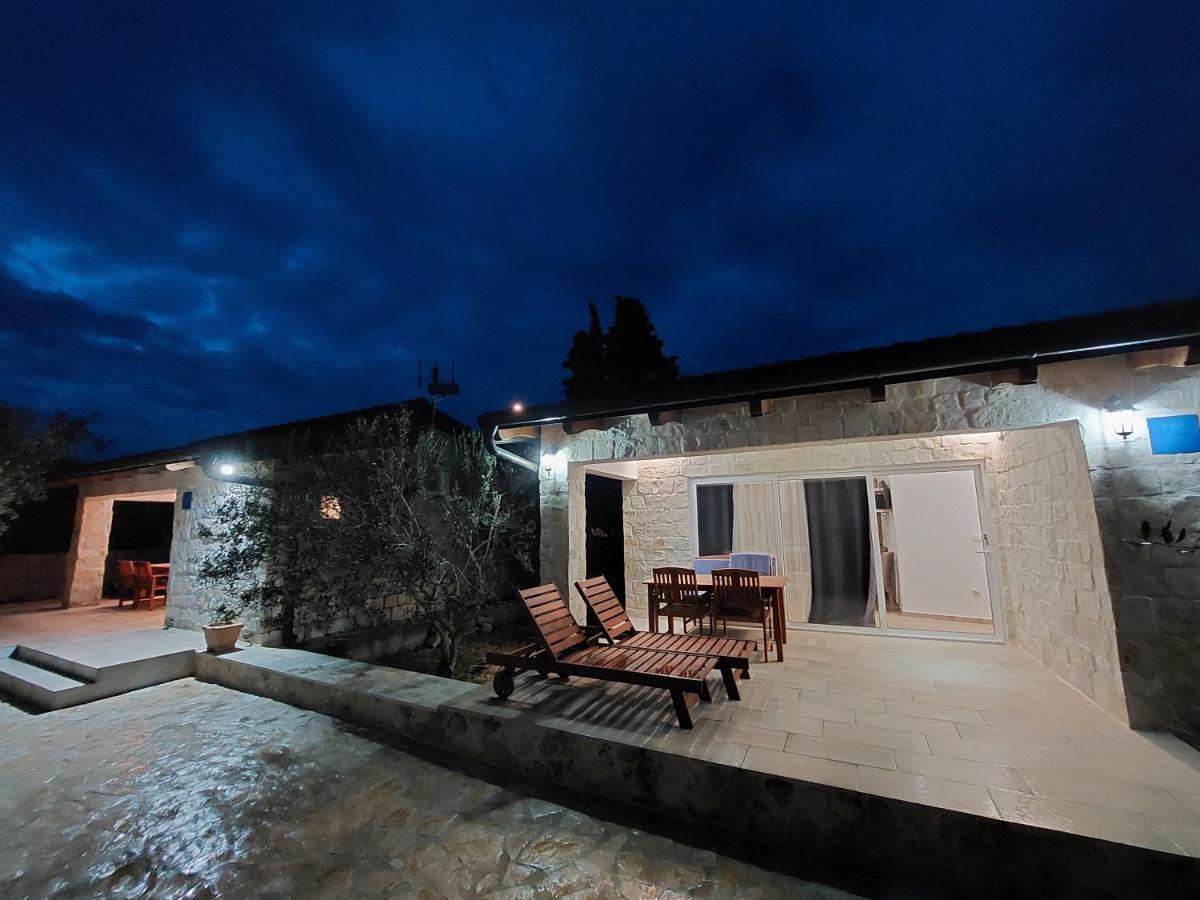 Apartmani Morovi Dvori Drage Luaran gambar