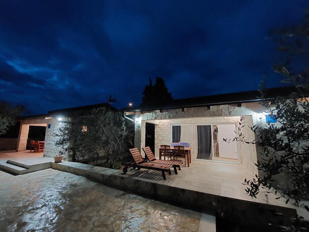 Apartmani Morovi Dvori Drage Luaran gambar